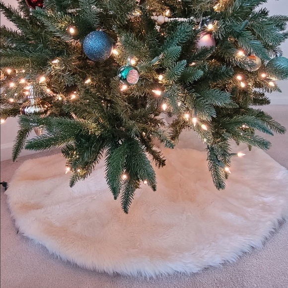 Other - Faux Fur Ivory/Cream Tree Skirt